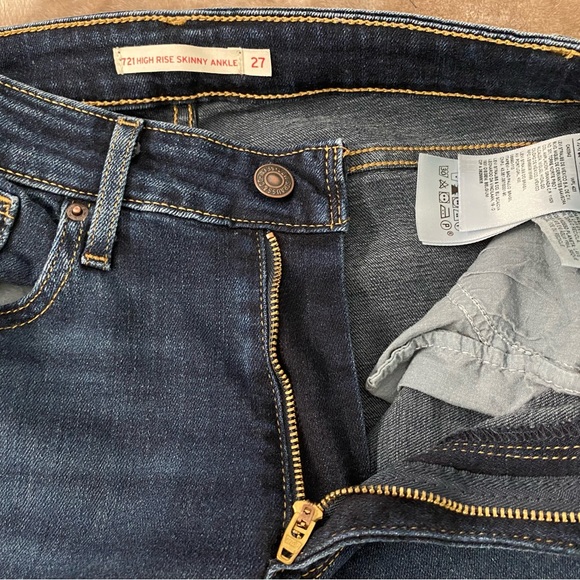 EUC Levi’s women high rise skinny jeans 721 size 27 - Picture 2 of 2